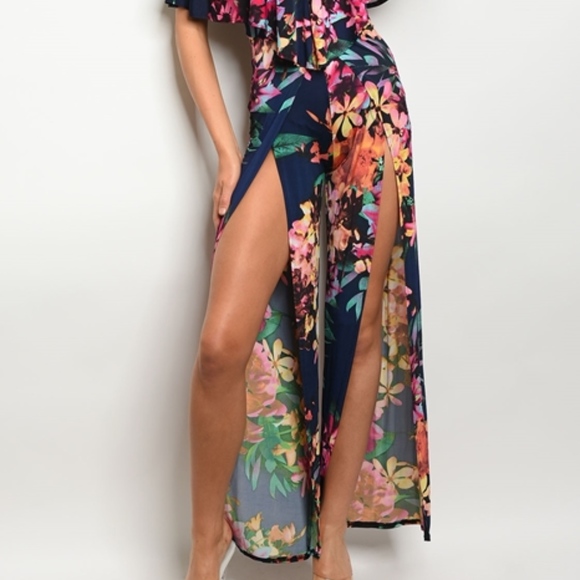 Last 1! JUMPSUIT W/ TROPICAL PRINT & UNIQUE DESIGN - Picture 3 of 3